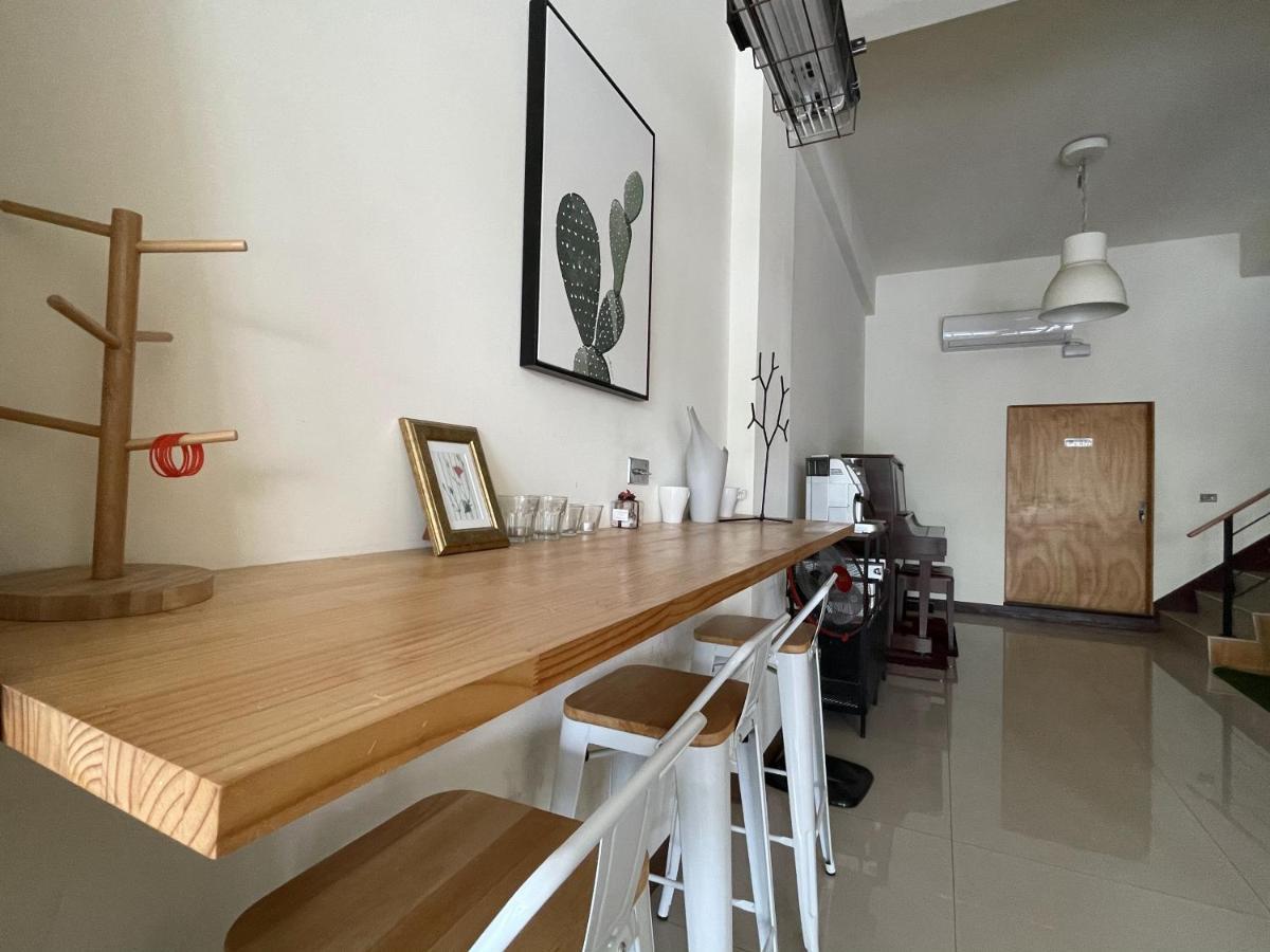 廷海特潮流民宿 L 近鐵花村 L 自助入住 Taitung Bagian luar foto
